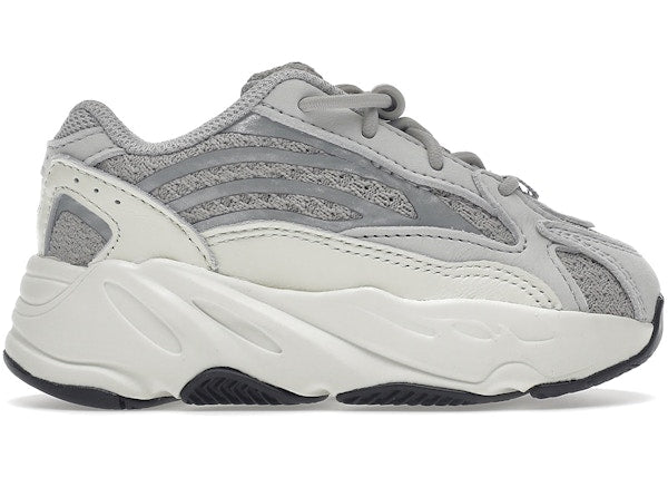 Yeezy 700 ホワイト/ブラック Amazon.com | adidas Yeezy Boost 700 | Fashion Sneakers