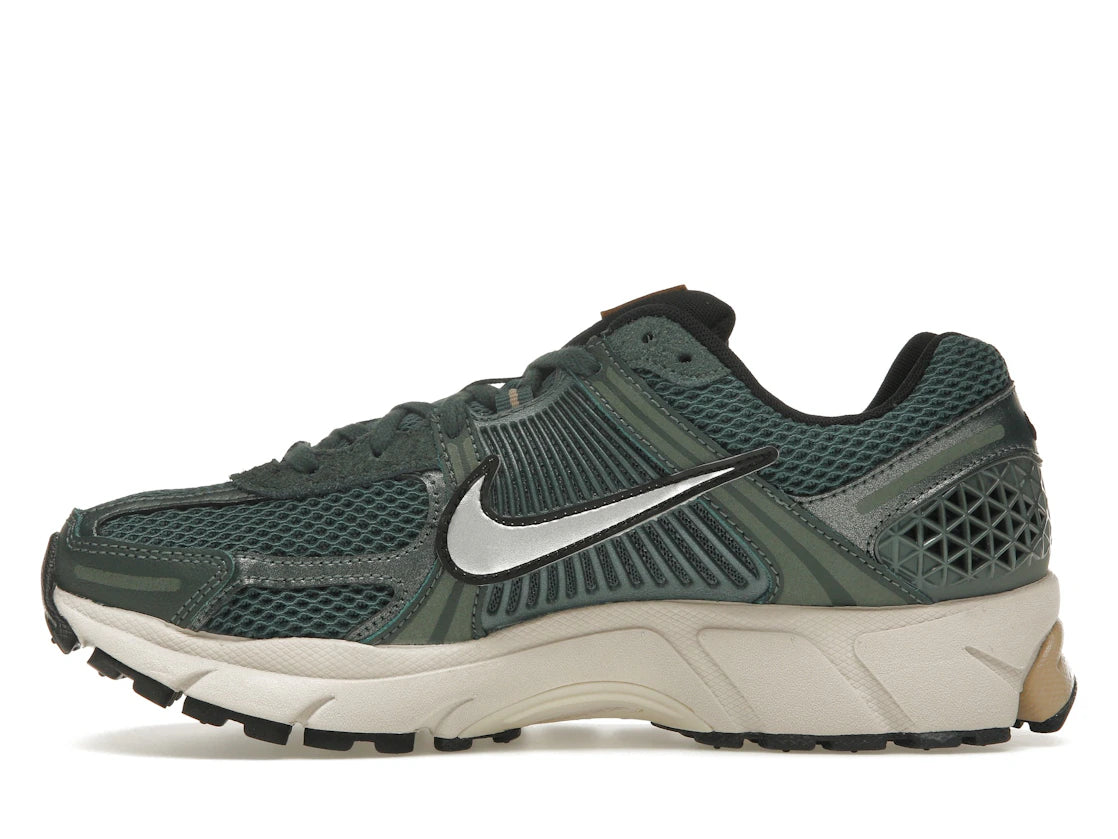 Nike Zoom Vomero 5 Vintage Green Light Orewood Brown Hemp Chrome (Women's)